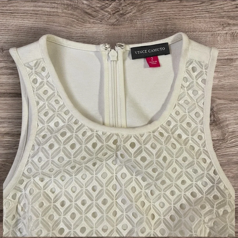 Vince Camuto Cream Sleeveless Tank Top‎ with Feminine Lace Detail Zip Back Sz. 2
